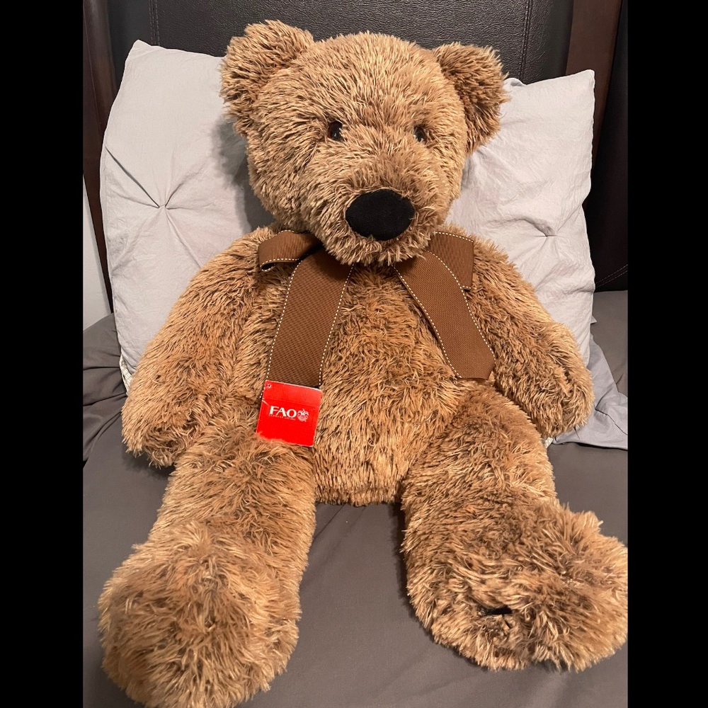 FAO Swartz/ Toys R Us 27 inch Teddy Bear.